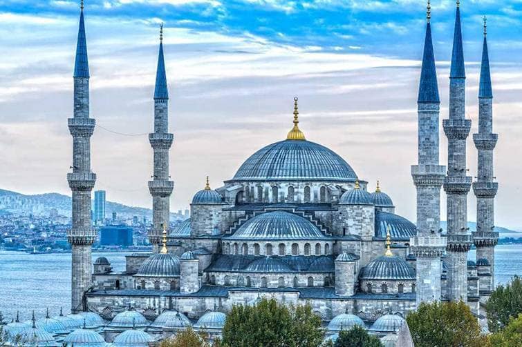 Blue Mosque religious & historical landmark in Istanbul, Turkey
